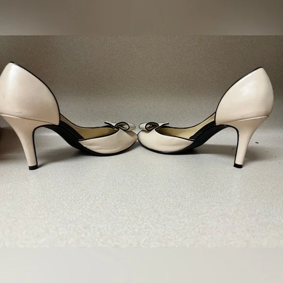 Coach and Four Cream/black heels - Picture 5 of 9
